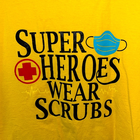 GILDAN Ultra Cotton Size M Superheroes Wear Scrubs Yellow T-Shirt NWOT PRICE⬇️20 - Picture 3 of 8
